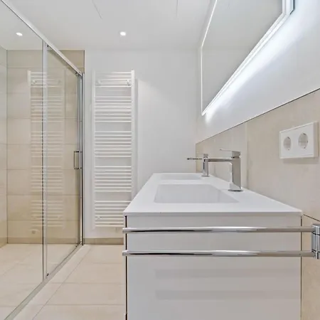 Modern 1br Apt With Balcony Near City Center 아파트 룩셈부르크