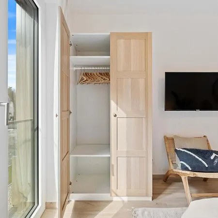 아파트 Modern 1br Apt With Balcony Near City Center *